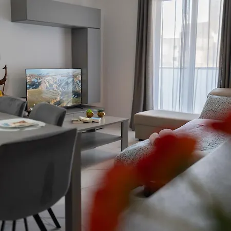 Apartment A20 - 5 Mins Walk To Valletta Ferry - Shopping Mall And Bay By Quicktrips Sliema