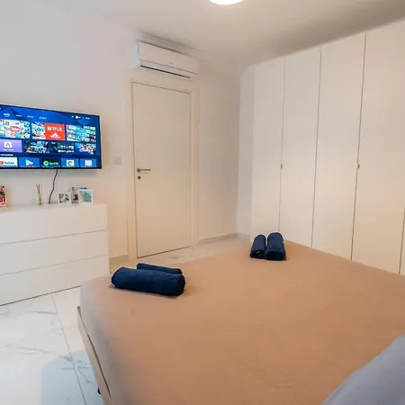 A20 - 5 Mins Walk To Valletta Ferry - Shopping Mall And Bay By Quicktrips Sliema