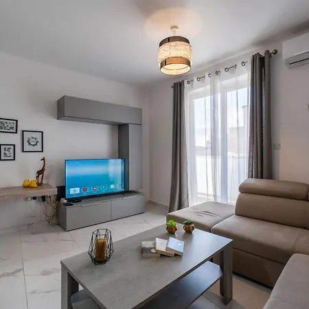Appartement A20 - 5 Mins Walk To Valletta Ferry - Shopping Mall And Bay By Quicktrips Sliema