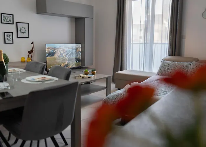 Apartment A20 - 5 Mins Walk To Valletta Ferry - Shopping Mall And Bay By Quicktrips Sliema