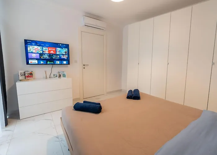 A20 - 5 Mins Walk To Valletta Ferry - Shopping Mall And Bay By Quicktrips Sliema