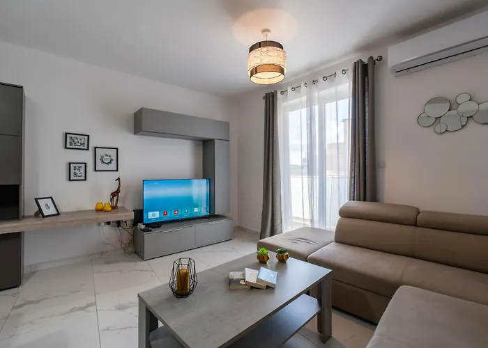Apartment A20 - 5 Mins Walk To Valletta Ferry - Shopping Mall And Bay By Quicktrips Sliema