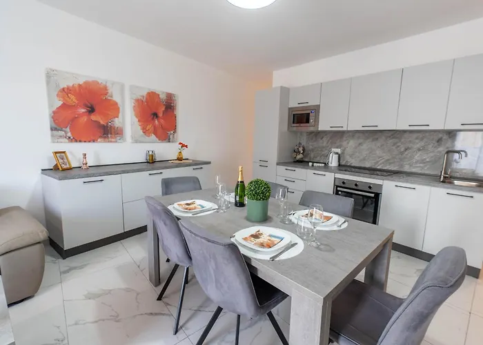 Apartment A20 - 5 Mins Walk To Valletta Ferry - Shopping Mall And Bay By Quicktrips *